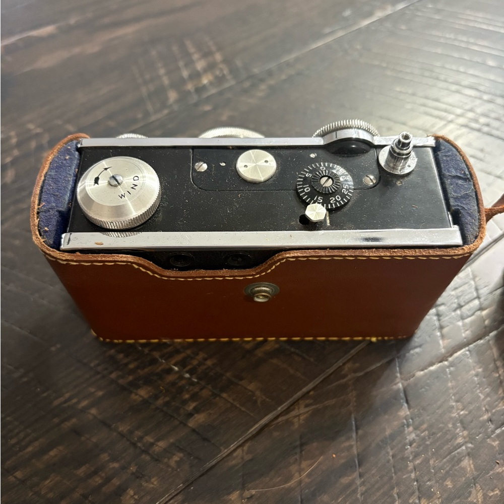 Argus Tan Camera & Case - Picture 5 of 5